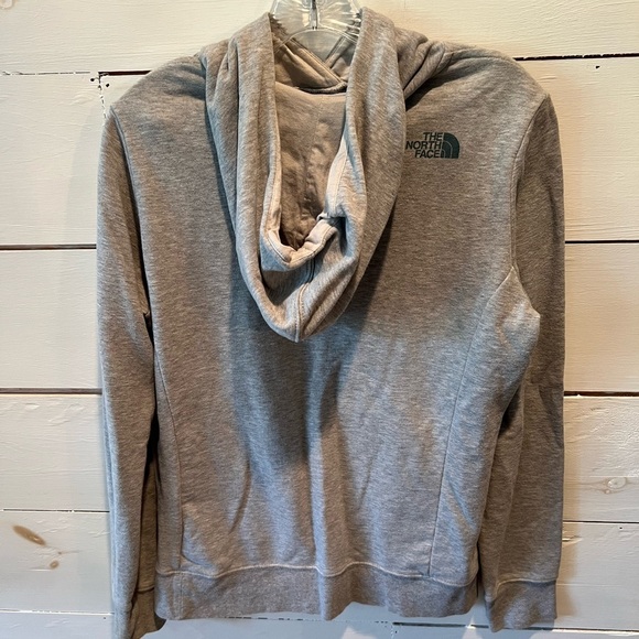 The North Face Gray Hoodie for women, size medium, EUC, winter, comfy, pockets - Picture 4 of 8